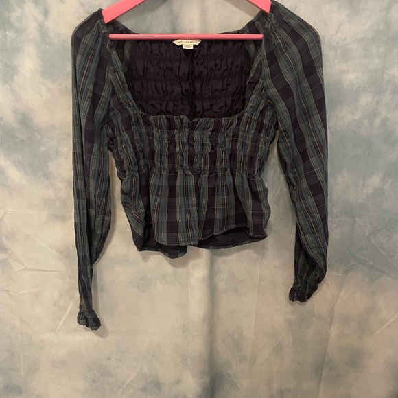 American Eagle Outfitters Tops - American eagle smocked plaid top